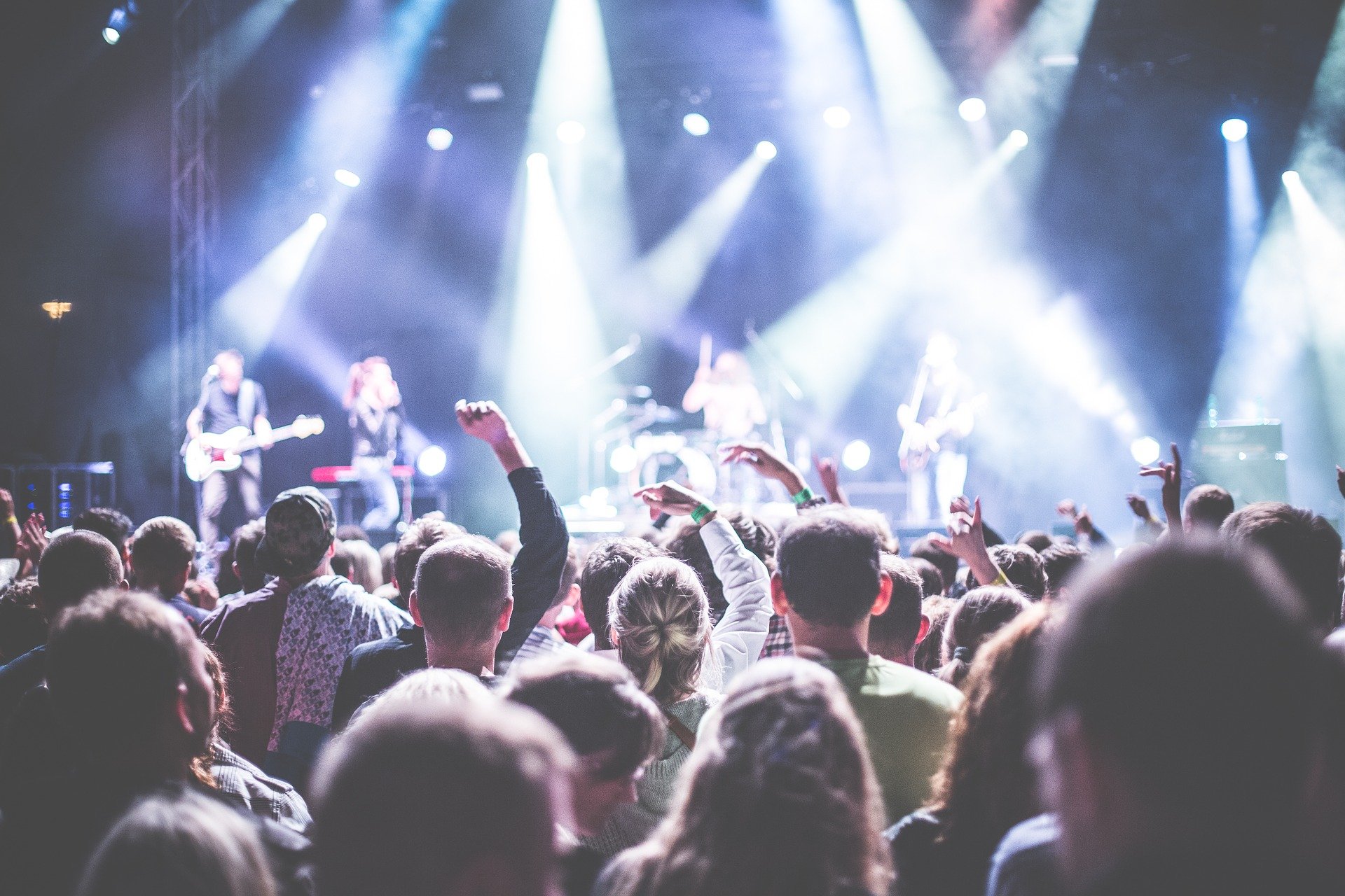 Al momento stai visualizzando La musica si riorganizza e prova a ripartire
