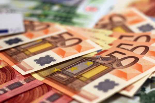 MENTRE LE BANCHE FANNO IL PIENO DI UTILI, A SCAPITO DEI CLIENTI, IL GOVERNO “GRAZIA” LE BANCHE